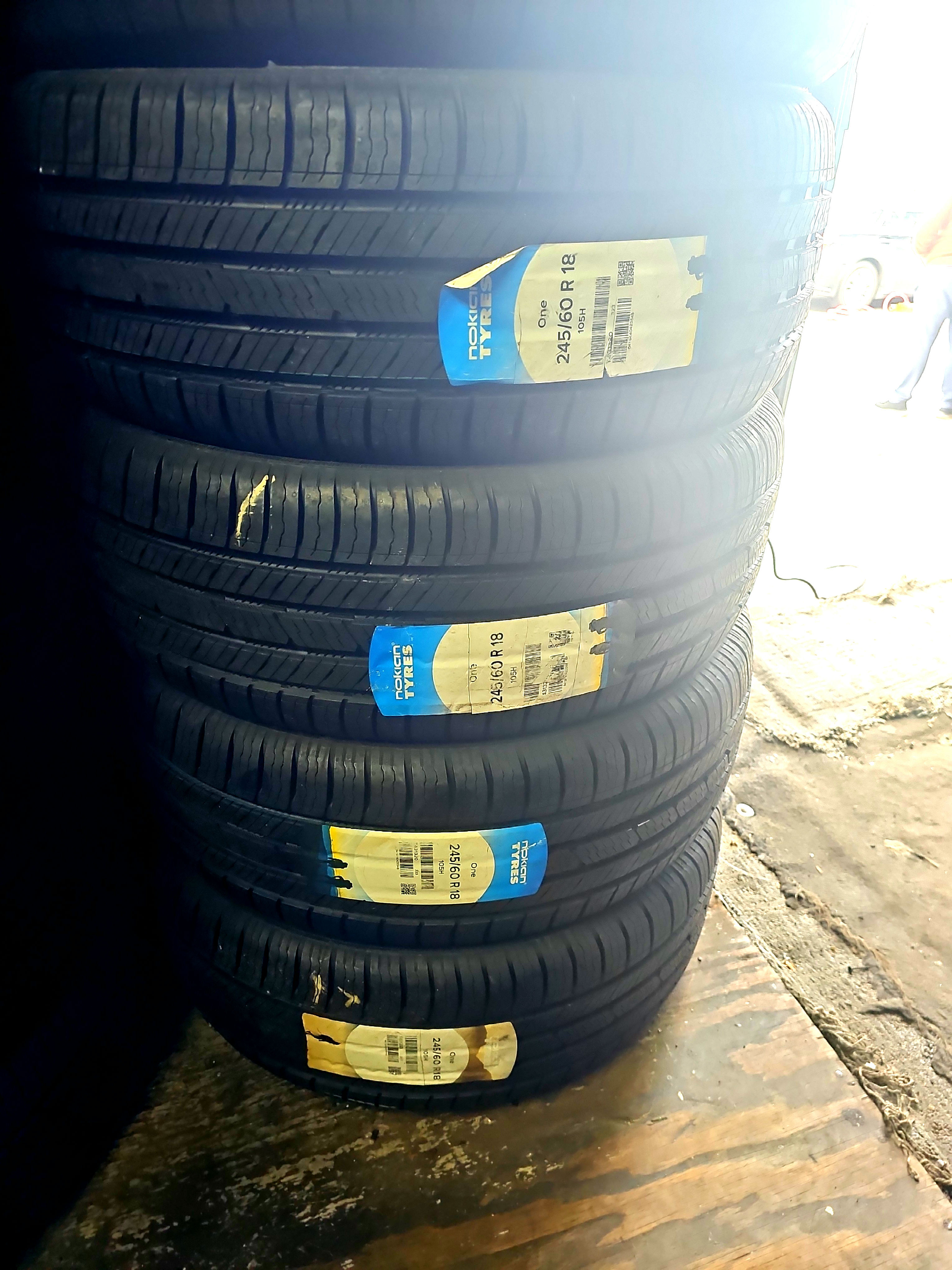 245 60 18 Nokian one