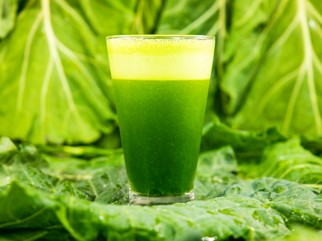 Conheça os benefícios do suco de couve