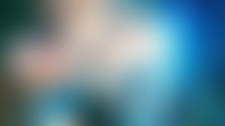 DJ Danni Martin interagindo com o público em festa de 15 anos. Debutante usando efeitos especiais.