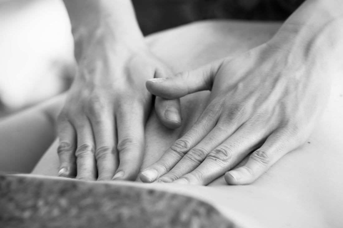 HAWAIIAN LOMI LOMI MASSAGE 90 mins
