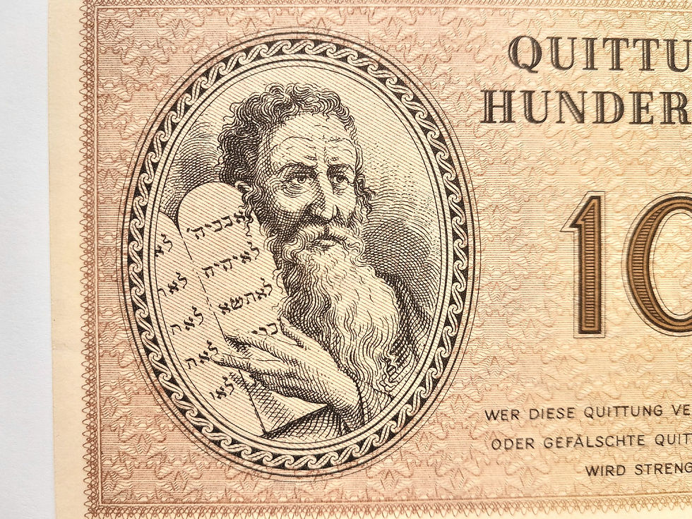 Moisés com os 10 Mandamentos