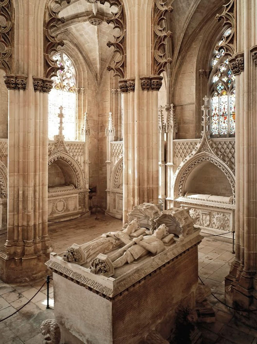 Capela do Fundador, no Mosteiro da Batalha. O túmulo no centro é de D. João I e D. Filipa.