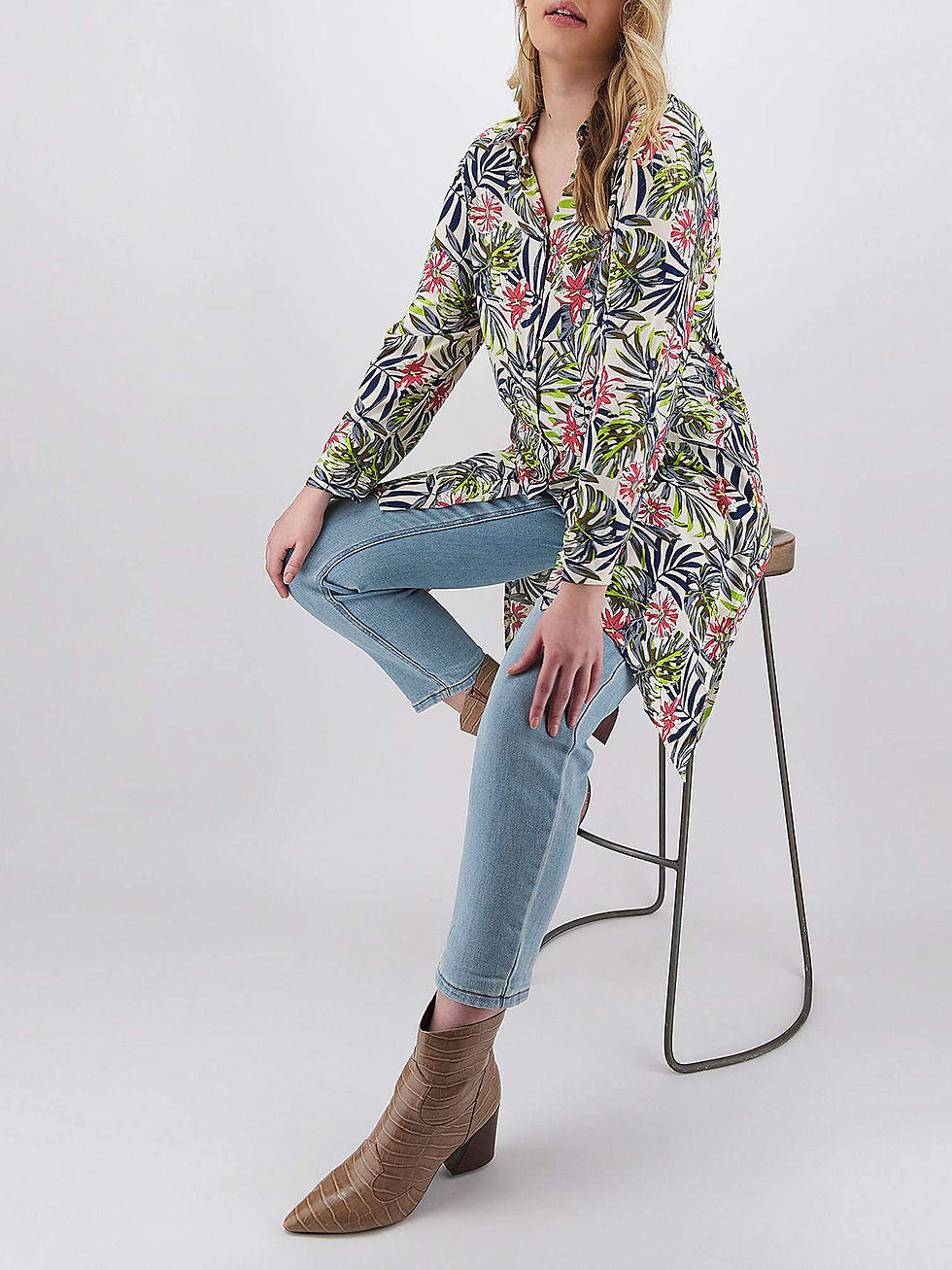 Thumbnail: Joe Browns Blue Tropical Print Longline Blouse in Size 22