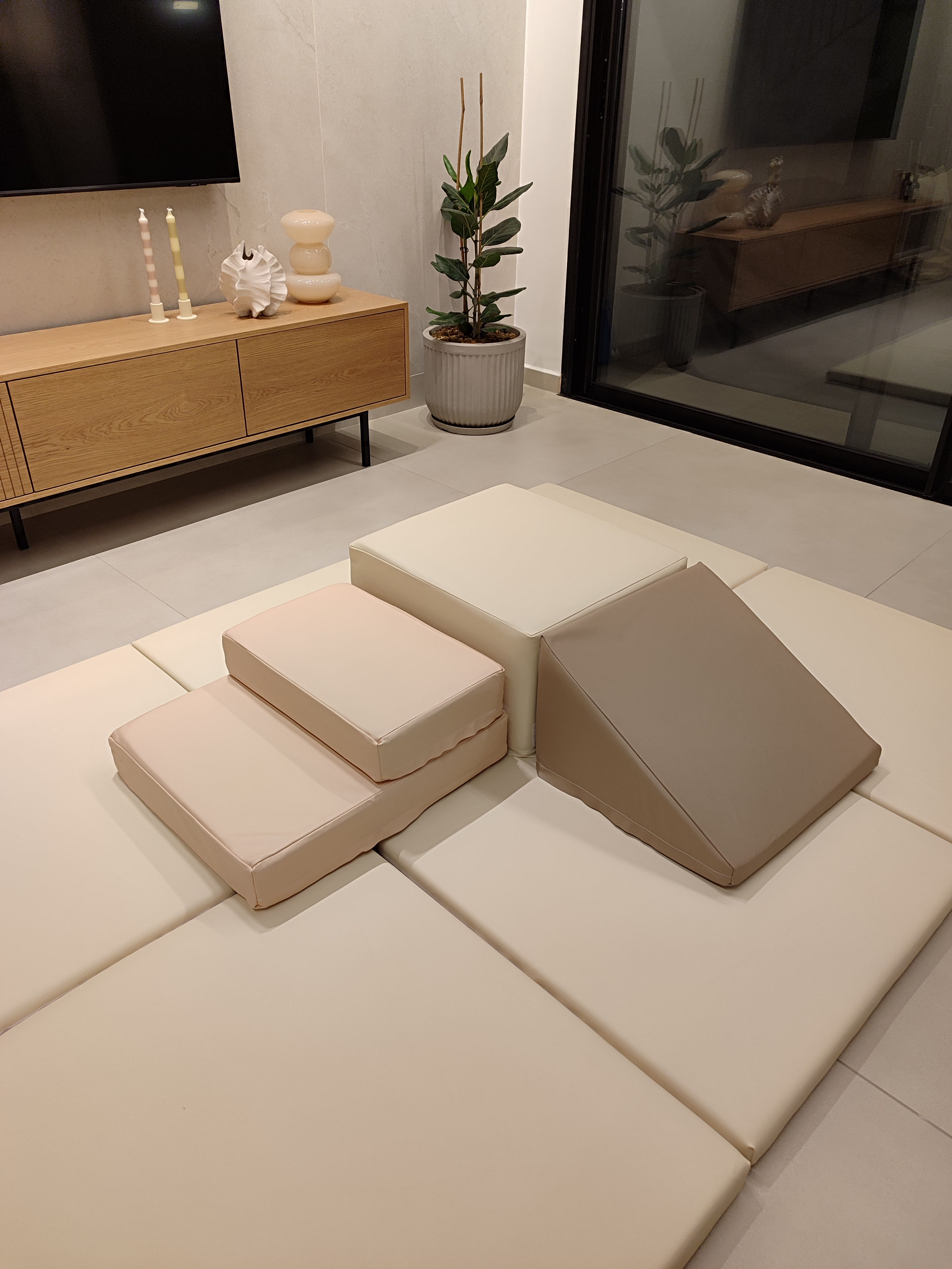 סט משטח פעילות ומתקן טיפוס גווני קפה וורוד