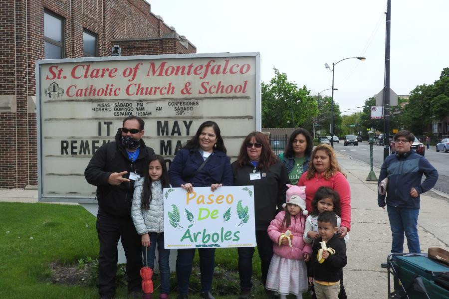 About to take the "Paseo de árboles" | Lorena Lopez, her daughter, Yaretzi, and others