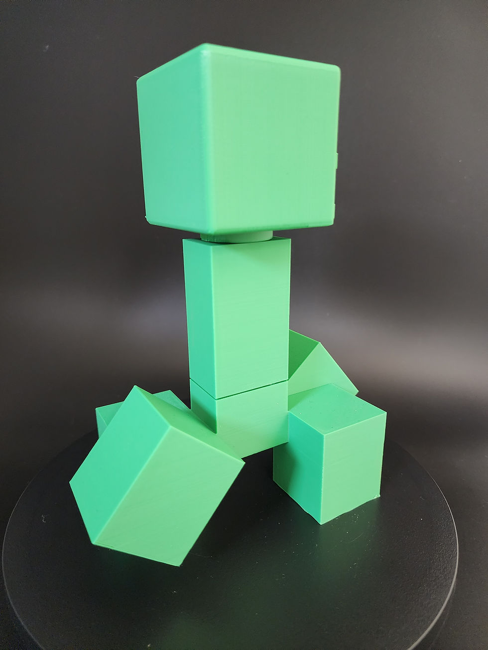Thumbnail: Minecraft running Creeper 