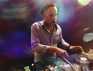 Serviço Dj com equipamento de som e iluminação 2 horas