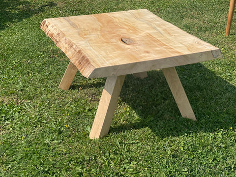 Holzdesigns auf Kundenwunsch; Holztisch ; Handgefertigte Einzelstücke; Möbel ; Hängelampe; Eiche; individuelle Holzdesigns ;  Einzelstück; Einzigartig