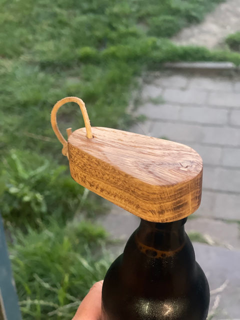 Holzdesigns auf Kundenwunsch; Holzbank; Holzdeko; Handgefertigte Einzelstücke; Möbel ; Hängelampe; Eiche; individuelle Holzdesigns ;  Einzelstück; Einzigartig; Bieröffner aus Holz; nachhaltige Idee