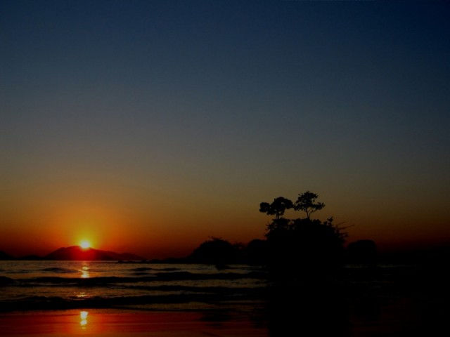 nascer do sol na praia Castelhanos