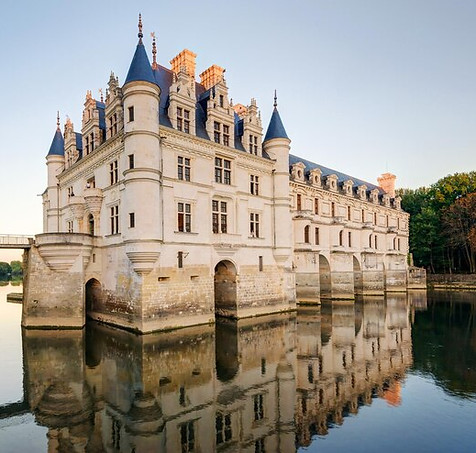 chateau-de-chenonceau-sunset-france_788189-4655.jpg