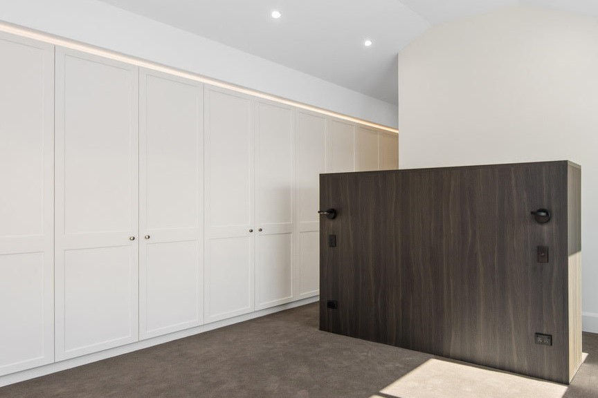 Tasman Custom Joinery Wardobe & Bedhead