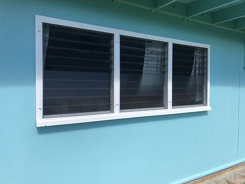 HoloHolo Screens OAHU offers Affordable and Reliable Jalousie Window Screen Replacement Services. The Number 1 Window and Door Screen Replacement and Custom Patio Enclosure Company for Homeowners and Business Owners in Honolulu. Oahu Mobile Screen Professionals Since 2008 near Kahala, Portlock, Pearl City, Diamond Head, Ewa Beach, Waipahu, Kailua, and all cities in the Oahu Island. Call 808-374-5433 to Schedule FREE ESTIMATE.