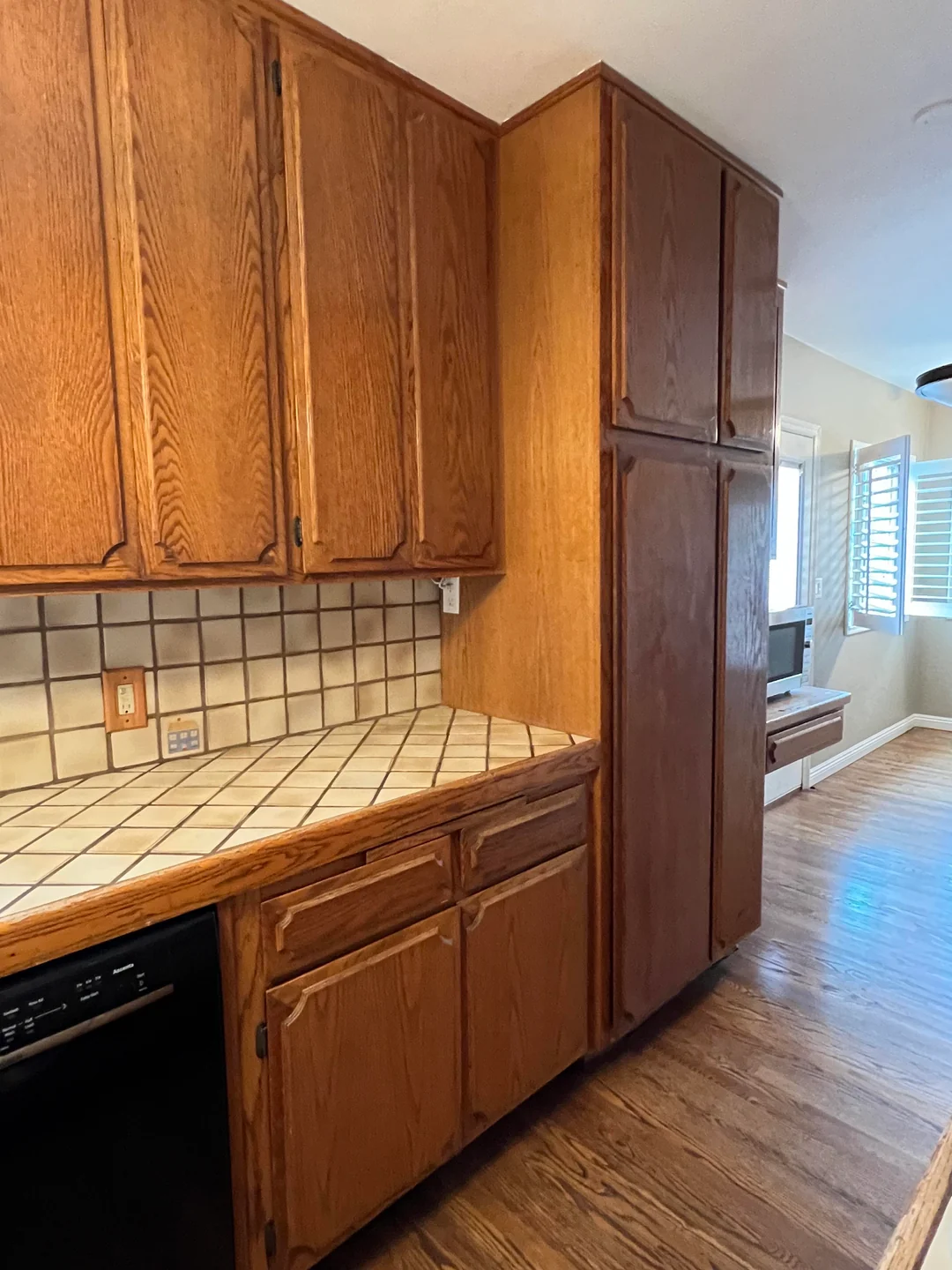 The Kitchen Cabinet Refinish Masters SAN FRANCISCO Kitchen Cabinets Refinishing & Repainting Services Company Bay Area Kitchen Cabinet Premier Refinisher Painter Alex Rodriguez Call: 510-880-1048