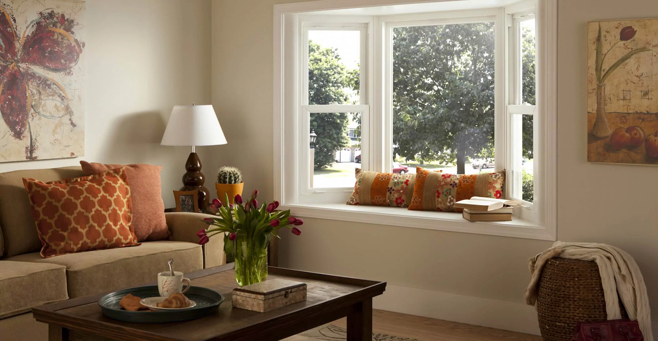 Behind-the-Scenes: Simonton® Bay and Bow. California Replacement Windows Authorized Dealer in Orange County. Full Service Southern California Vinyl Window Replacement Company Near Los Angeles, Riverside, South Bay, Inland Empire, Torrance, Tarzana. Free In-Home Estimate. Call 714-276-8780