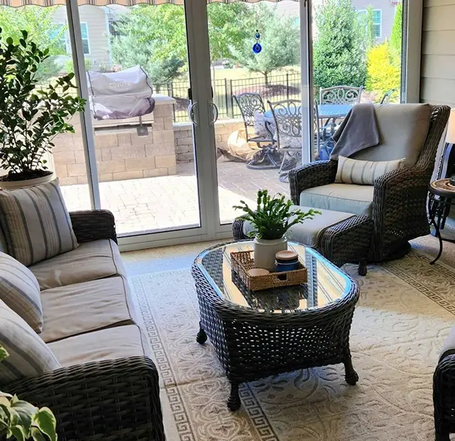HoloHolo Screens OAHU Honolulu Custom Patio Enclosures Company Window and Door Screen Replacement Services Professional Screened Enclosures Fabrication and Installation Team Hawaii Call: 808-374-5433