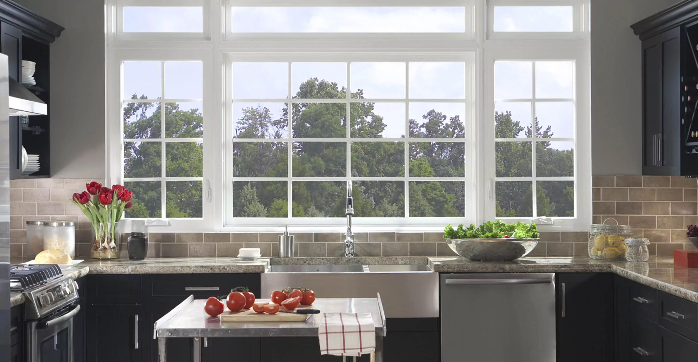 Modern Casement Windows - Simonton® DaylightMax Single Hung Windows Authorized Dealer. California Replacement Windows - Full Service Energy-Efficient Vinyl Window Replacement Company Near Tustin, Orange County, Los Angeles, Riverside, South Bay, Inland Empire, Torrance, Tarzana, Anaheim, Irvine, Beverly Hills, Rolling Hills Estates, Southern California. Call 714-276-8780 for FREE In-Home Estimate.