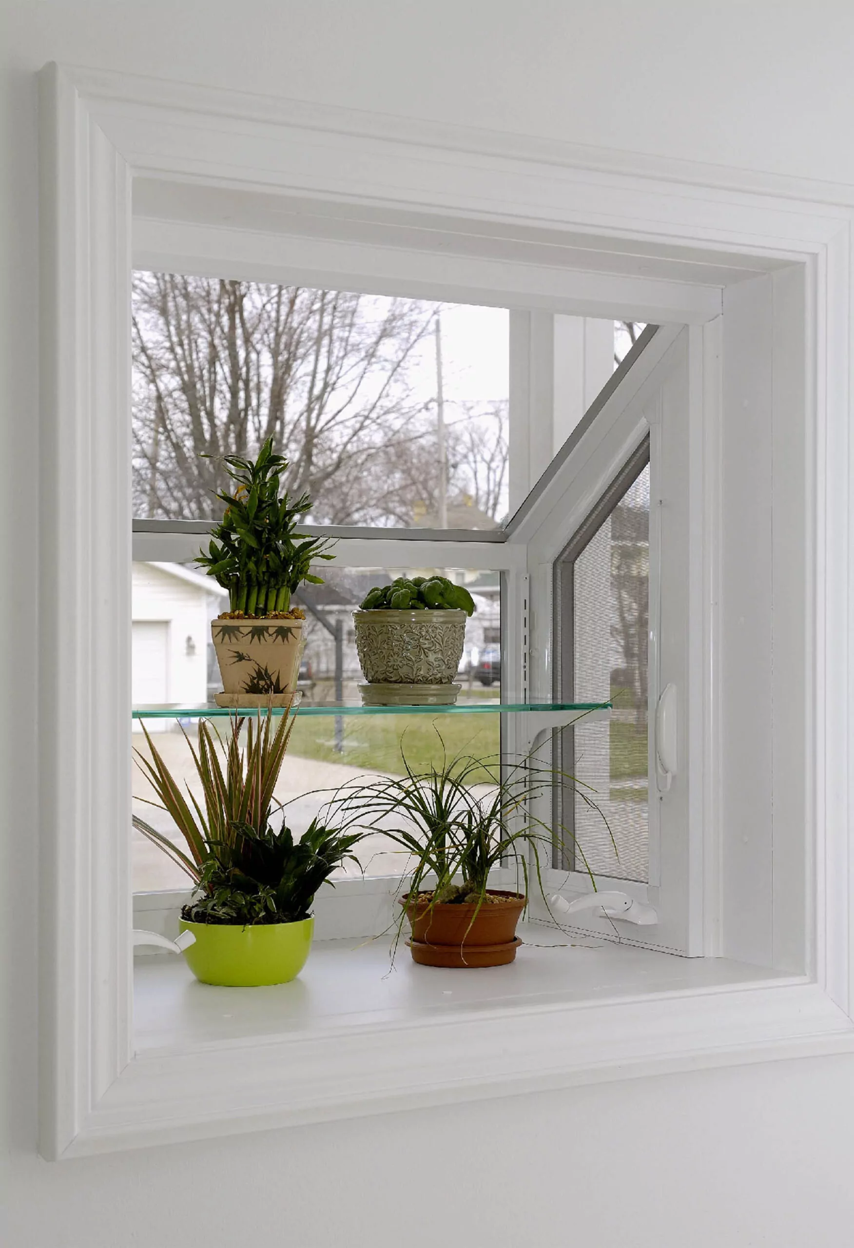 Contemporary Garden Windows - Simonton® DaylightMax Single Hung Windows Authorized Dealer. California Replacement Windows - Full Service Energy-Efficient Vinyl Window Replacement Company Near Tustin, Orange County, Los Angeles, Riverside, South Bay, Inland Empire, Torrance, Tarzana, Anaheim, Irvine, Beverly Hills, Rolling Hills Estates, Southern California. Call 714-276-8780 for FREE In-Home Estimate.