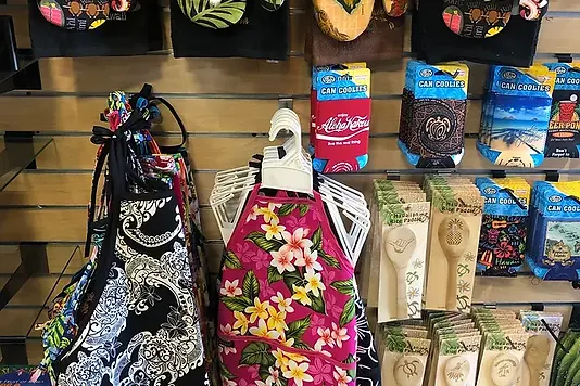 Lahaina-Dickenson-Souvenirs 75.webp