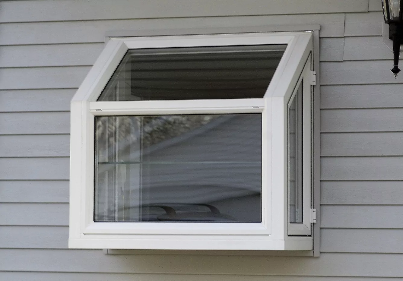 Simonton® DaylightMax Garden Windows California Replacement Windows Simonton® Authorized Dealer in Orange County Anaheim Irivne Huntington Beach California Replacement Windows Call California Replacement Windows at (714) 632-7767 or Visit our Showroom at 1129 N. Kraemer Blvd. Anaheim, CA 92806