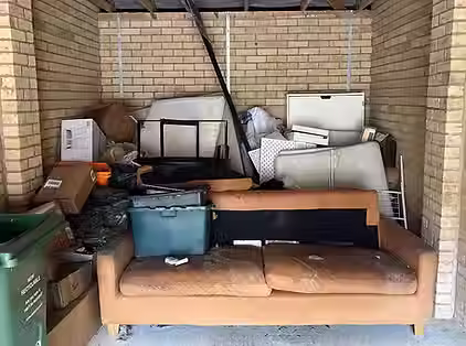 garage-clearance-gravesend-full-before-01 (1).avif