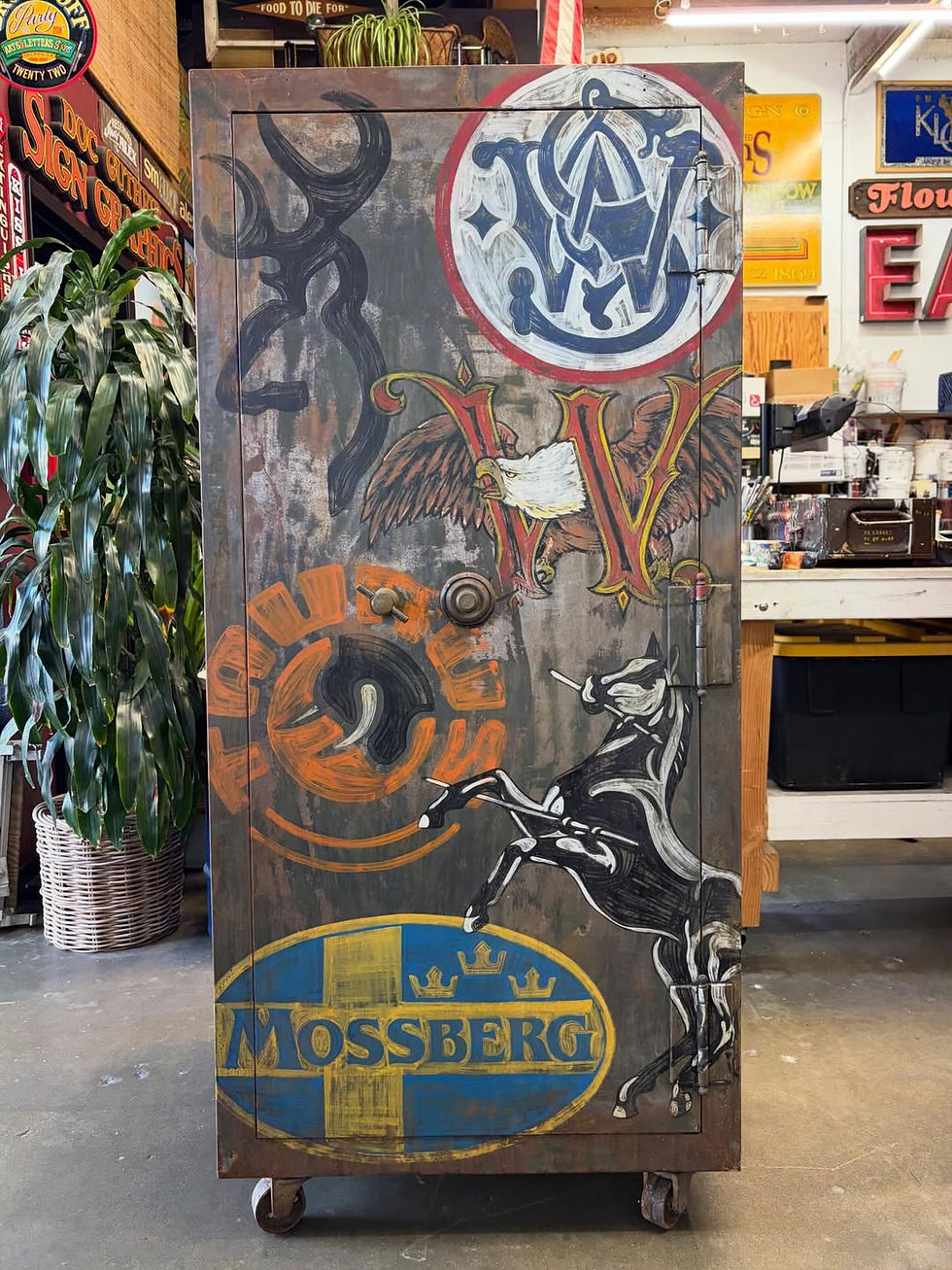 Custom Hand-Painted Gun Safe Signage Smart Alex Hand-Painted Signs Orange County Hand-Painted Sign Company Hand-Painted Sign Artist LA Trade Tech Sign Alumni Alex Kurakake Southern California Sign Painting Workshops Call: 714-515-6205