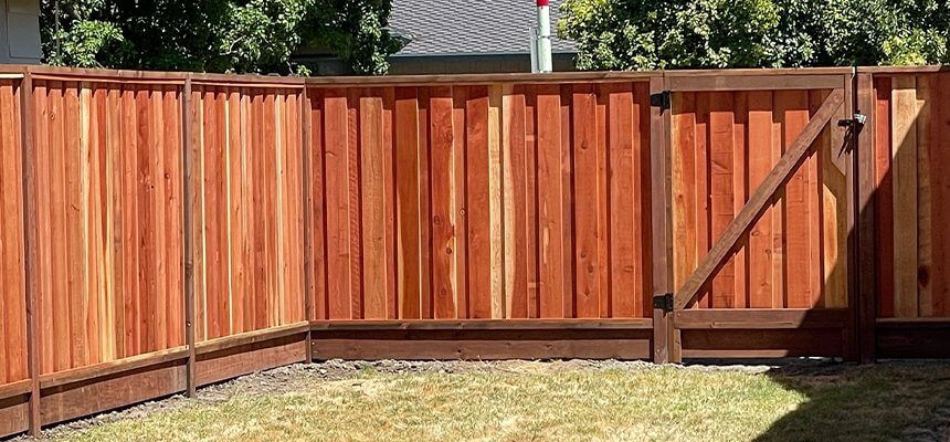 BOARD-ON-BOARD Redwood Fence Professional Repair and Installation PUICON GARDENS Full-Service Fences Specialists Company Bay Area Residential Modern Homes Northern California