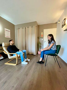 Accompagnement séance individuelle sophrologie Samantha Marty Sophrologue. Gestion du stress, des émotions, des troubles anxieux, des troubles du sommeil, des addictions, de la phobie (sociale, scolaire...), du développement de la confiance en soi