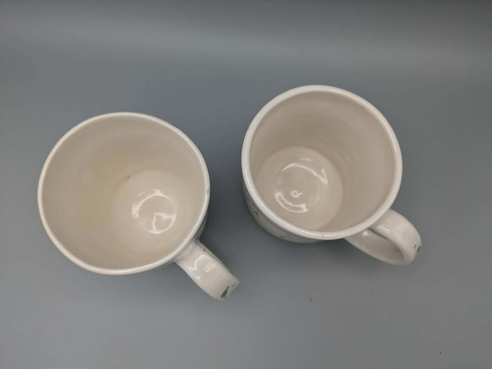 Duo de tasses artisanales en céramique blanche, modèle sponte, motif peint à la main, diamètre 9 cm,