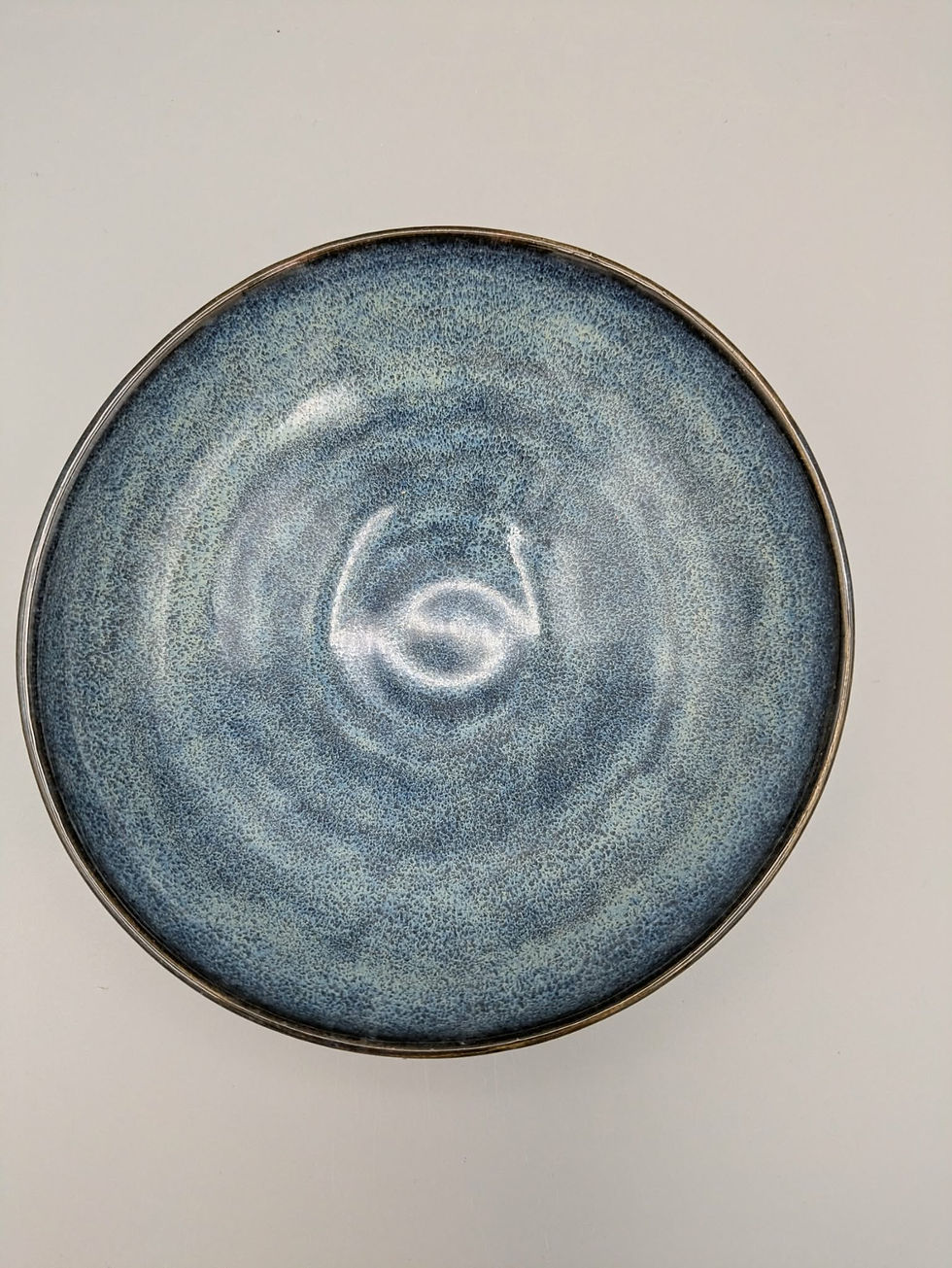Bol en céramique bleu nuancé, émail réactif, vue de dessus, fait main près de Toulouse, atelier Terr