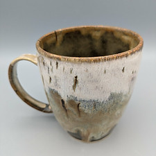Tasse artisanale en grès, glaçure beige et brun, faite main à l'atelier Terre de Bouconne