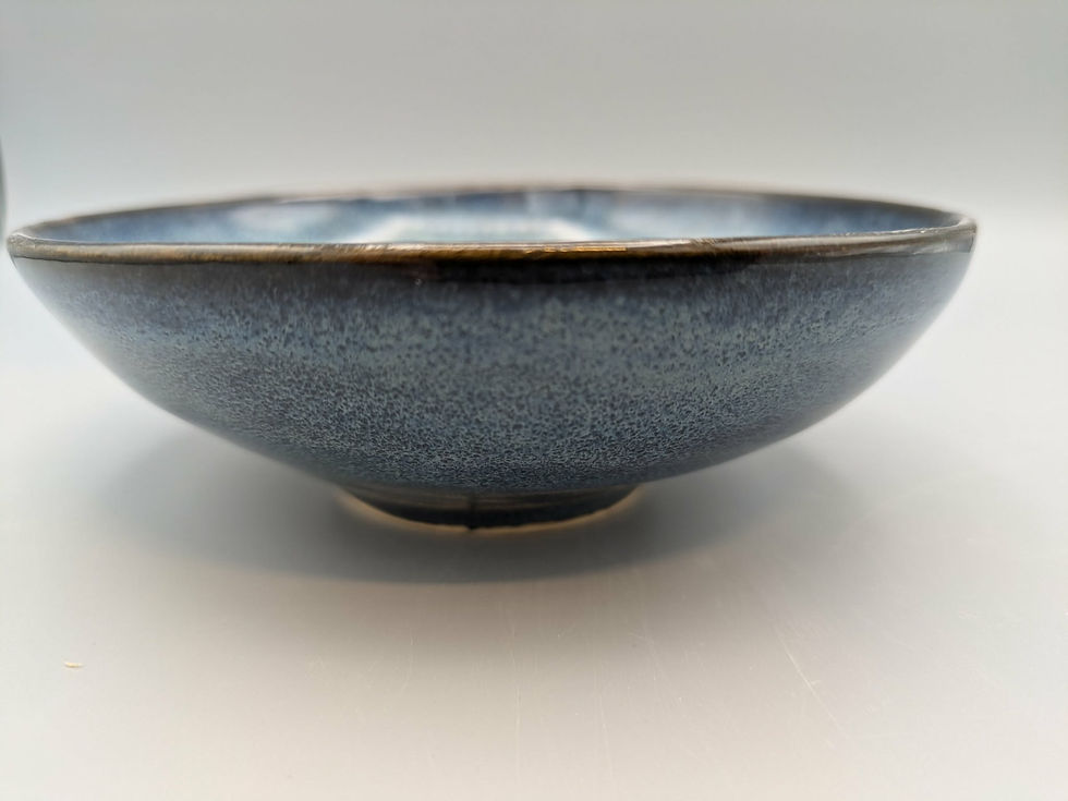 Bol en céramique bleu nuancé, émail réactif, vue de dessus, fait main près de Toulouse, atelier Terr
