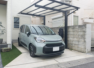 AdobeStock_709773678駐車場_edited.jpg