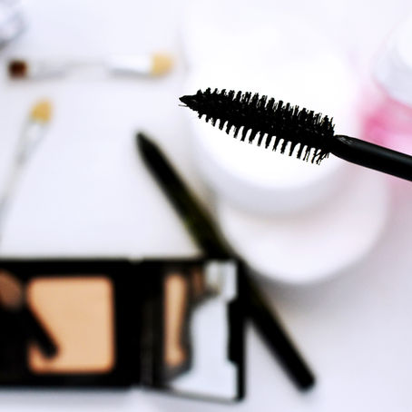 A tale of two lids: applying eye makeup for two different looks
