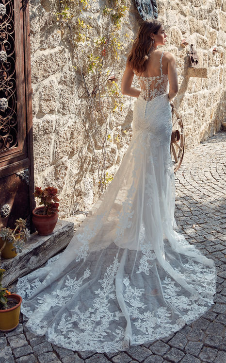 Lace wedding dress in ivory with bride at Tuscan wedding