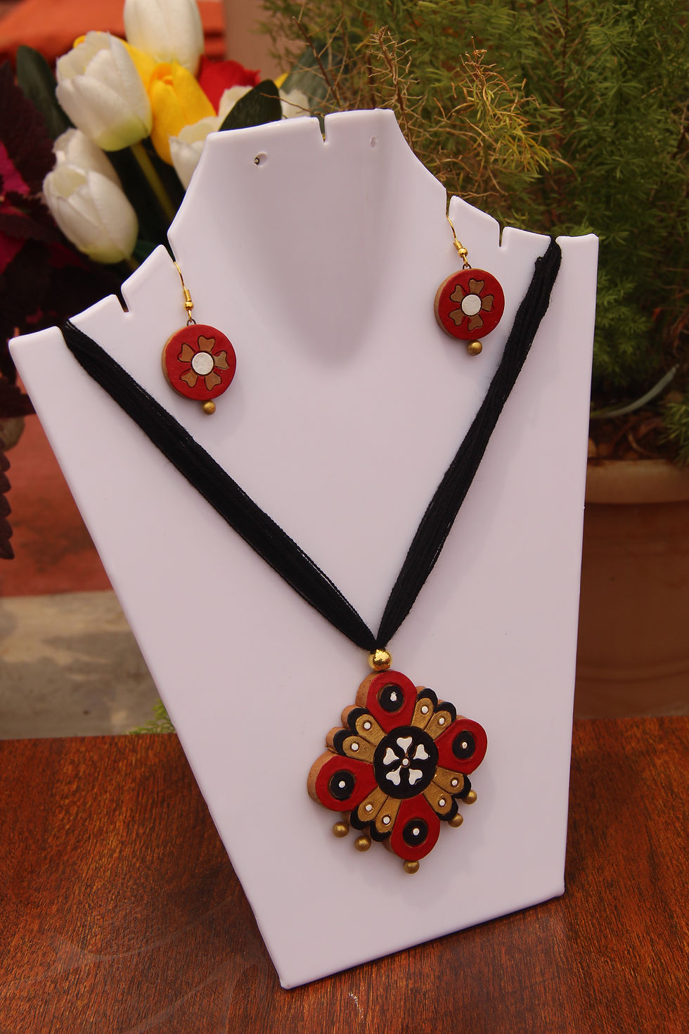 Diamond shape peacock feather pattern Necklace set - Red & Black