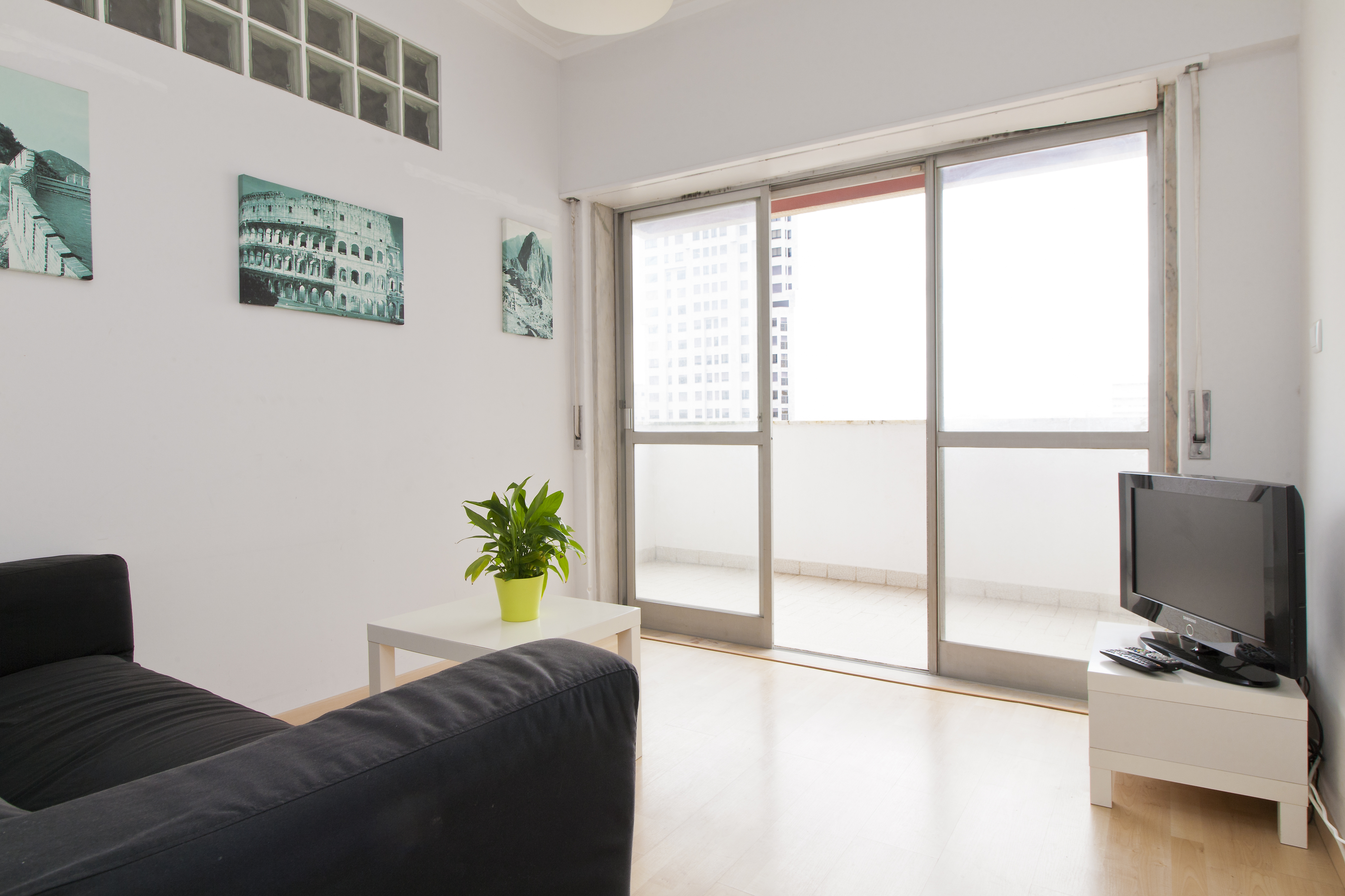 AE - Areeiro - Sala Tv e varanda - Foto 1.jpg