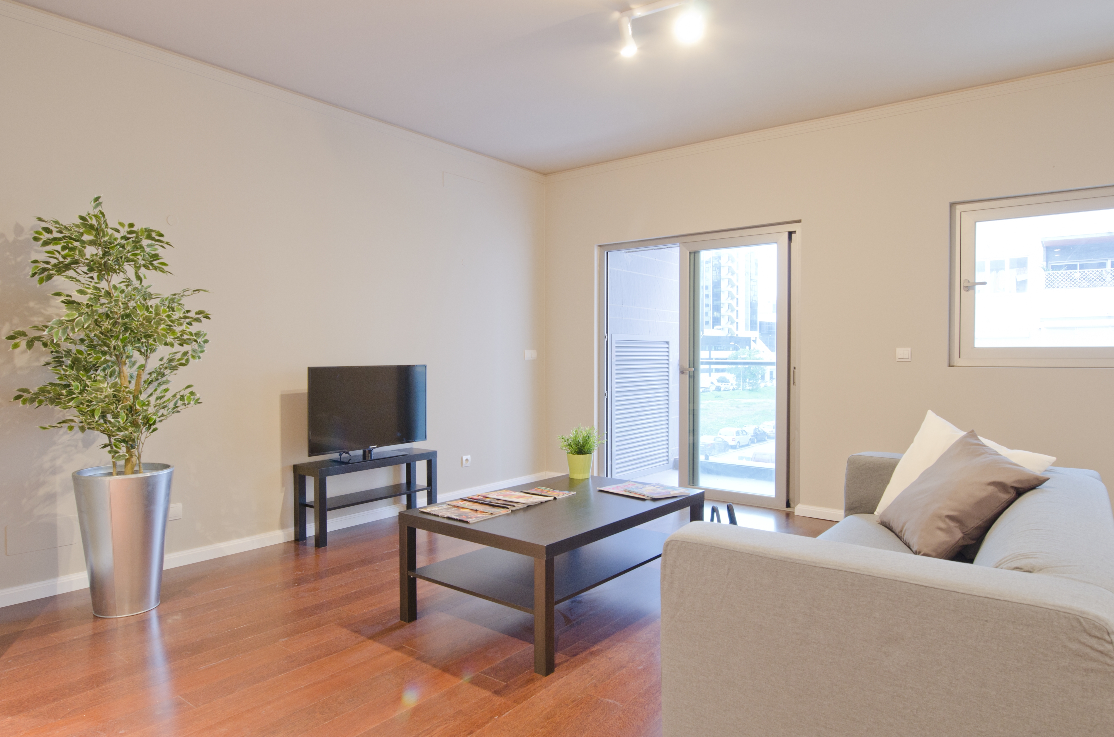 PE - Suite 6 - Foto 3 - Living.JPG