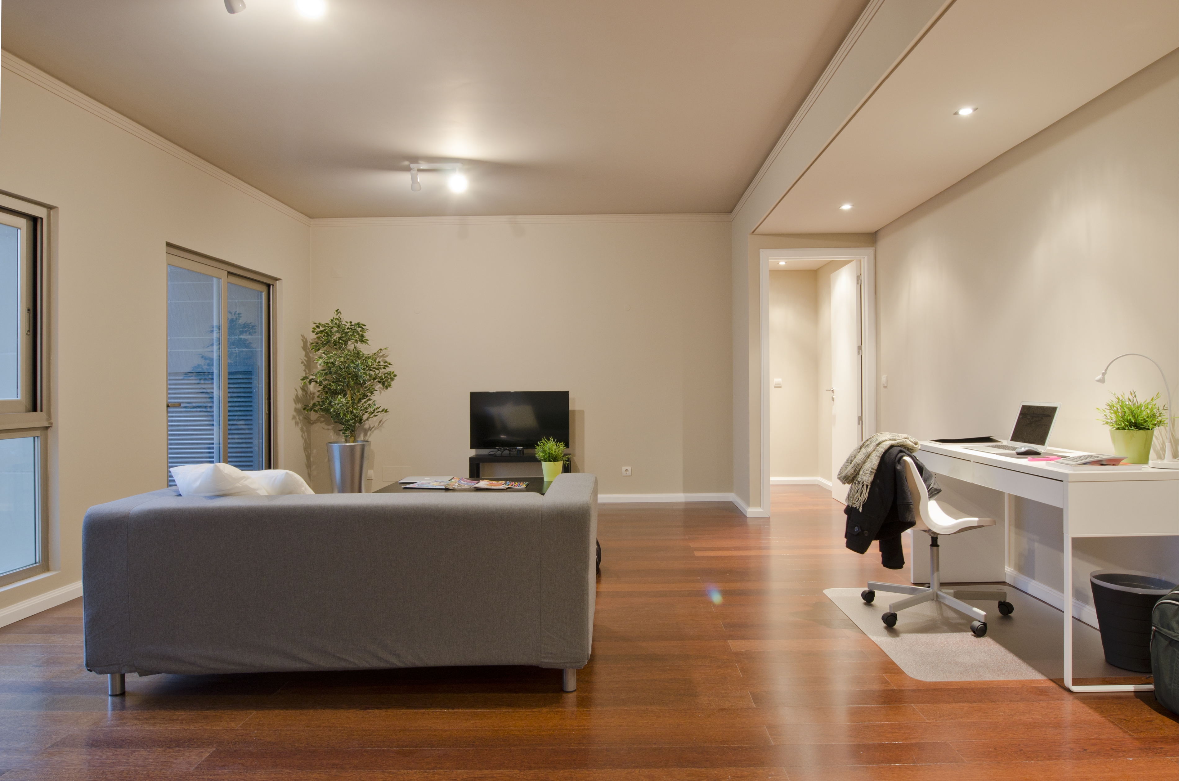 PE - Suite 5 - Foto 2 - Living.JPG