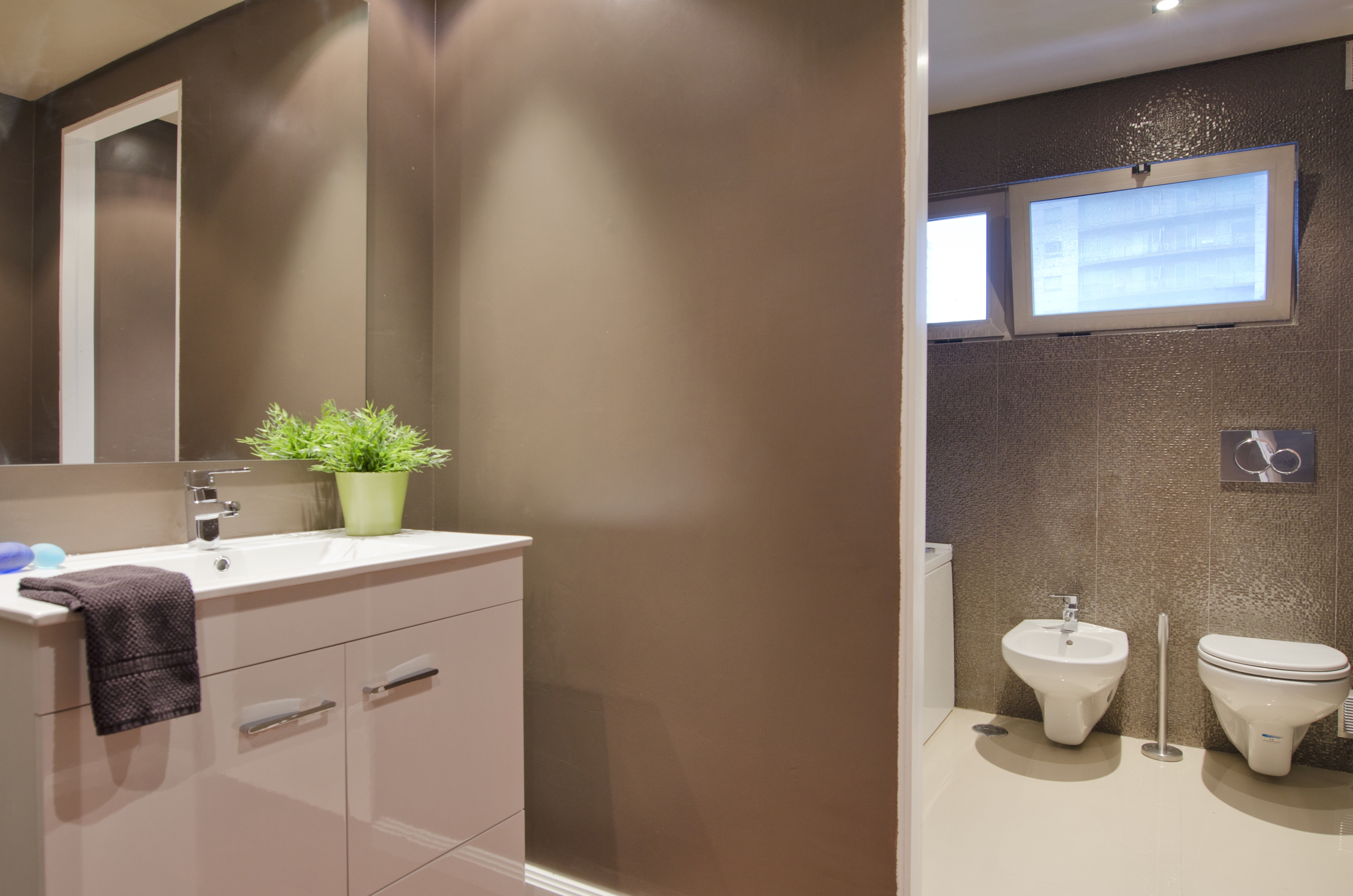 PE - Suite 6 - Foto 9 - IS.Bathroom.JPG