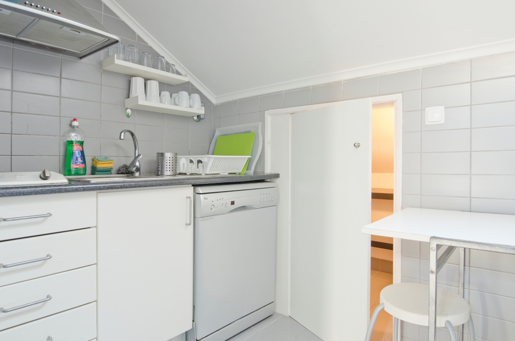 AB_-_Sotão.Attic_-_Kitchenette_-_Foto_1.JPG