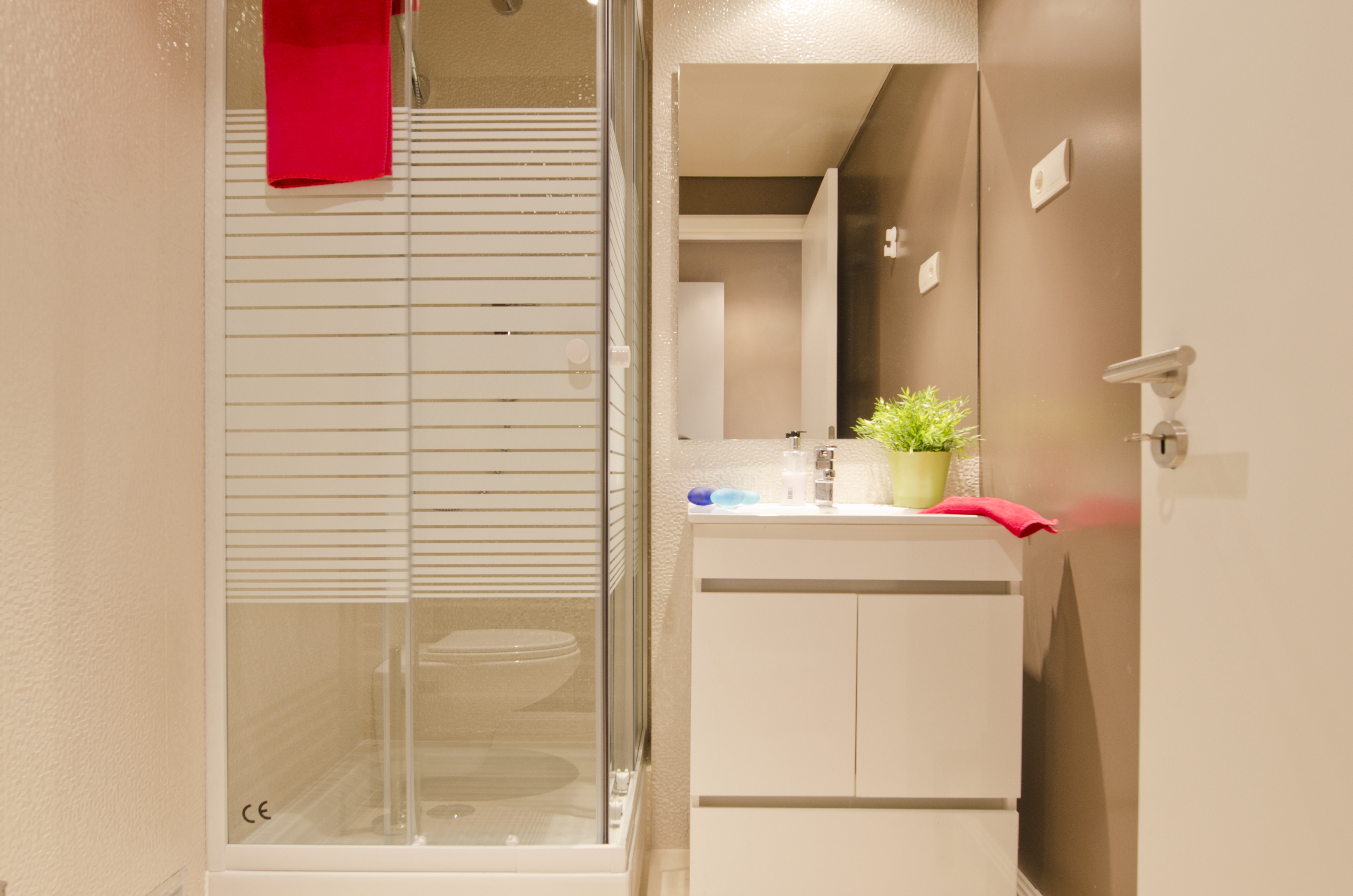 PE - Suite 4 - IS.Bathroom - Foto 9.JPG