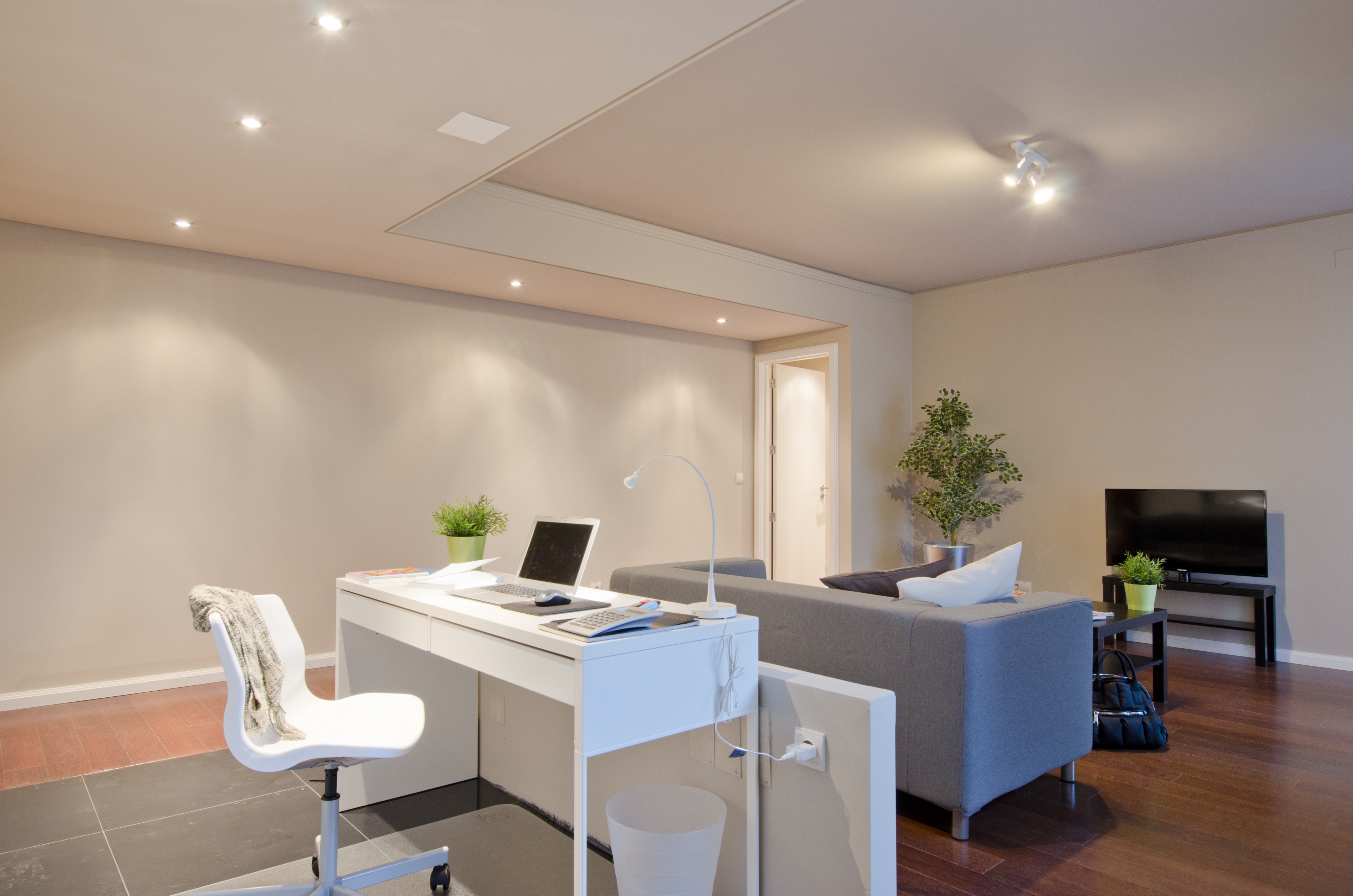 PE - Suite 6 - Foto 1 - Living.JPG