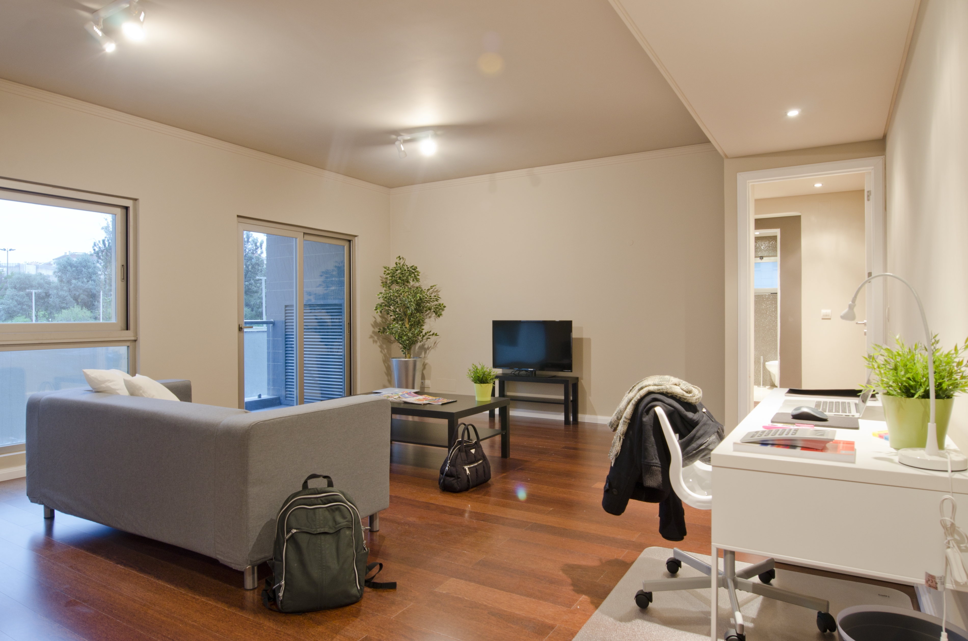 PE - Suite 5 - Foto 3 - Living.JPG