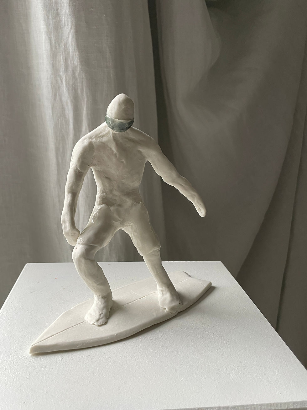 Sculpture en Porcelaine I Le Surfeur en mouvement