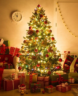 albero-di-natale-illuminato.jpeg