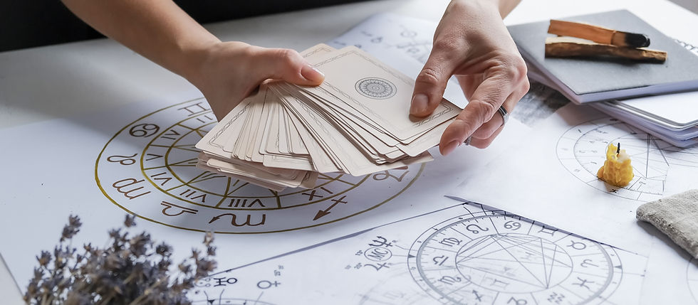 Entdecke die faszinierende Welt der Astrologiekarten! Erfahre ihre Bedeutung, tauche ein in alte Geheimnisse und entdecke, was die Karten über Liebe, Leben und deinen Weg verraten. Lass dich inspirieren und finde mit Astrologiekarten Antworten auf die Fragen, die dich bewegen.