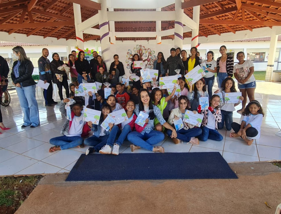 MANHÃ DE AUTÓGRAFOS DO 4º ANO A DA ESCOLA MUNICIPAL JOSÉ JUVENIL SOARES EM GOIANIRA - GOIÁS