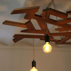 Lustre géométrique en bois