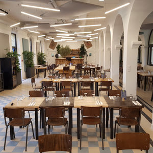 Le Cloître - Tables d'intérieur 
